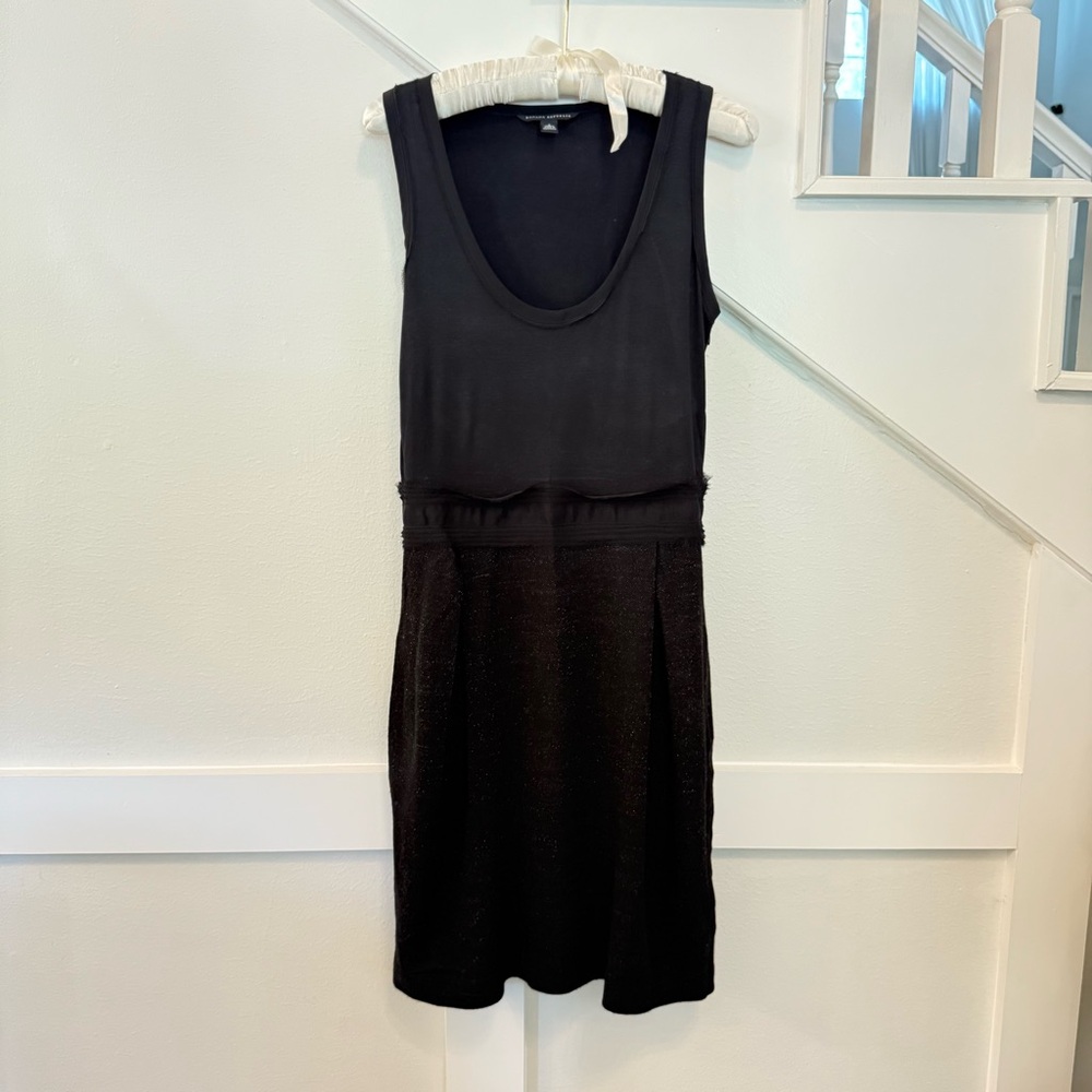 Banana Republic Black Sheath Dress Sleeveless Scoop Neck size 6